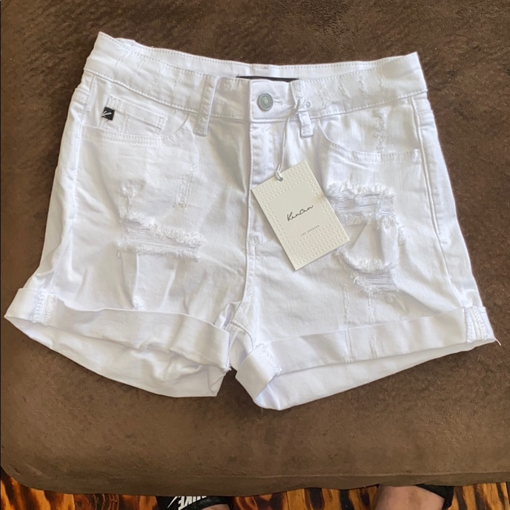 BRAND NEW!! Kancan distressed white jean shorts